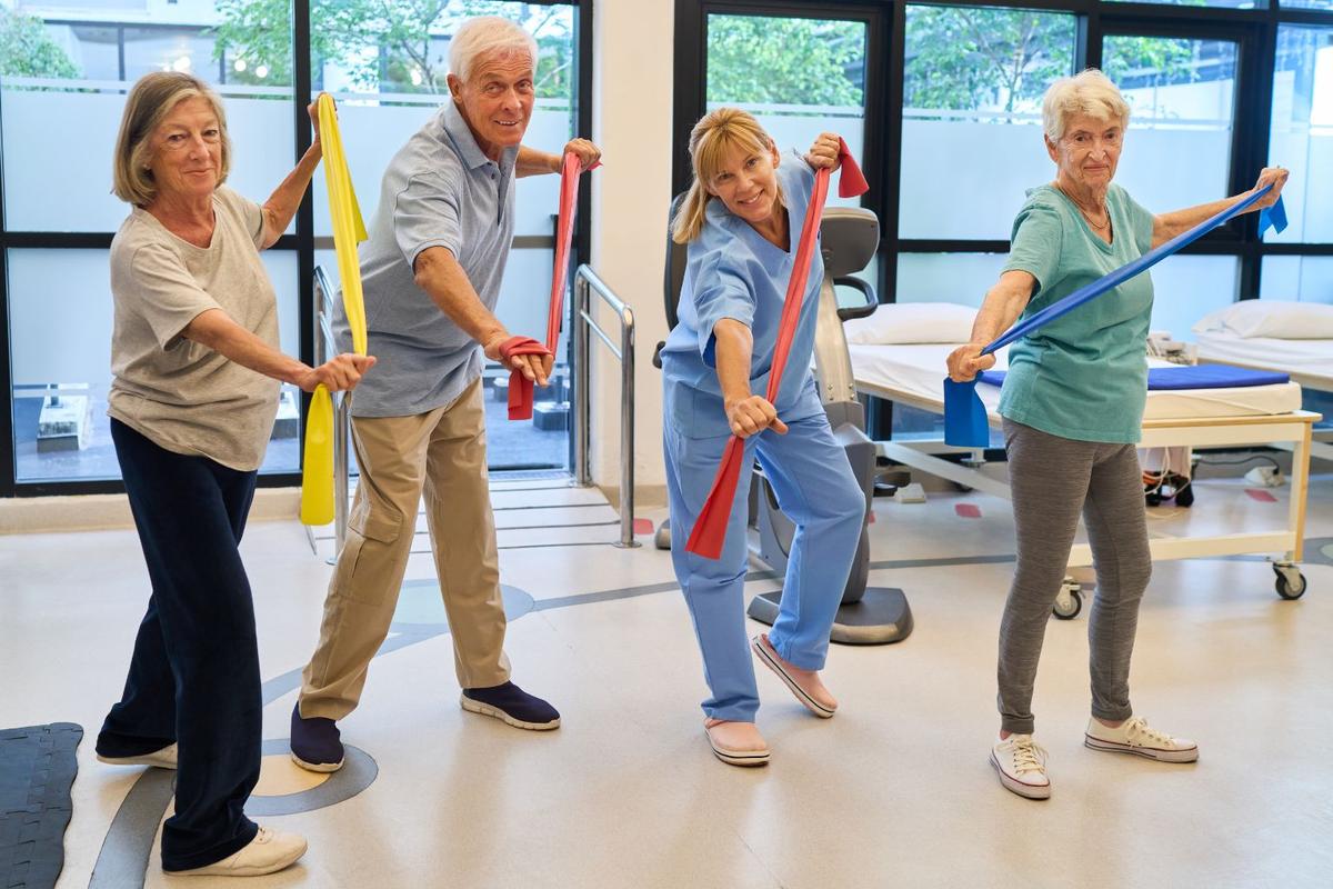 Séance d'activité physique adaptée en groupe avec un enseignant APA